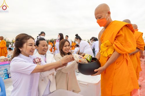 ภาพ No.118656:พิธีตักบาตรพระธรรมยาตรา ปีที่ 12 ณ อนุสรณ์สถานลำดับที่ 5 สถานที่เผยแผ่วิชชาธรรมกายครั้งแรก อนุสรณ์สถานบางปลา จ.นครปฐม วันที่ 25 มกราคม พ.ศ. 2567
