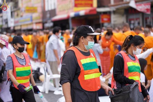 ภาพ No.126961:V.30 เต็มที่ เพื่อโคราช การเตรียมงาน ปฏิบัติงาน และเก็บงาน ของเจ้าหน้าที่หน่วยงานต่างๆ ทุกภาคส่วน เพื่อพิธีทำบุญเมืองนครราชสีมา ฉลอง 556 ปี ตักบาตรพระ 10,000 รูป ในวันเสาร์ที่ 2 มีนาคม พ.ศ.2567 ณ อนุสาวรีย์ท้าวสุรนารี จ.นครราชสีมา จัดโดย คณะสงฆ์จังหวัดนค