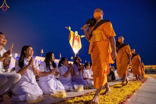 ภาพ No.120503:พิธีต้อนรับพระธรรมยาตรา ในโครงการธรรมยาตรา กตัญญูบูชา มหาปูชนียาจารย์ พระมงคลเทพมุนี(สด จนฺทสโร) พระผู้ปราบมาร อนุสรณ์สถาน 7 แห่ง ปีที่ 12 วันที่ 28 มกราคม พ.ศ. 2567 ณ วัดพระธรรมกาย จ.ปทุมธานี (ชุดที่ 2)