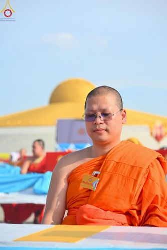 ภาพ No.221750:วันอังคารที่ 22 เมษายน พ.ศ. 2568 ภาพพิธีถวายมหาสังฆทานคณะสงฆ์ 40,000 กว่าวัดทั่วประเทศ เนื่องในวันคุ้มครองโลก ชุดที่ 2 (ปลื้มให้สมการรอคอย) ณ ลานธรรมพระมหาธรรมกายเจดีย์ วัดพระธรรมกาย