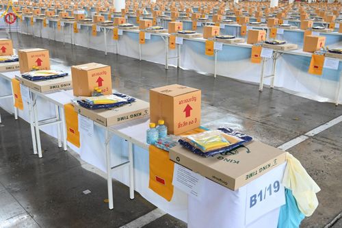 ภาพ No.61532:V.36 ทุ่มเทเพื่อพ่อ 80 ปี ภาพการเตรียมงานของหน่วยงานต่างๆ เพื่อพิธีฉลองอายุวัฒนมงคล 80 ปี หลวงพ่อธัมมชโย และรับถวายมหาสังฆทาน 10,000 กว่าวัดทั่วประเทศ ในวันคุ้มครองโลก จันทร์ที่ 22 เมษายน พ.ศ.2567