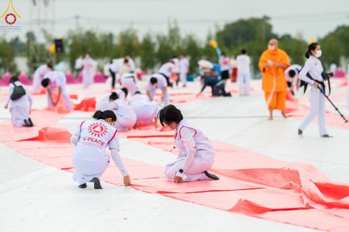 ภาพ No.119866:V.19 แกล้วกล้า การเตรียมงาน เก็บงาน การรับบุญของเจ้าหน้าที่หน่วยงานต่างๆ เพื่อโครงการธรรมยาตรา กตัญญูบูชามหาปูชนียาจารย์ พระมงคลเทพมุนี (สด จนฺทสโร) พระผู้ปราบมาร อนุสรณ์สถาน 7 แห่ง ปีที่ 12 ระหว่างวันที่ 2 - 31 มกราคม พ.ศ.2567