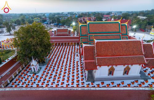 ภาพ No.294592:วันอาทิตย์ที่ 14 ธันวาคม พ.ศ.2568 พระธรรมยาตราปฏิบัติธรรมและถ่ายภาพหมู่ประวัติศาสตร์ ณ วัดสองพี่น้อง ต.ต้นตาล อ.สองพี่น้อง จ.สุพรรณบุรี ในโครงการธรรมยาตรา กตัญญูบูชา มหาปูชนียาจารย์ พระมงคลเทพมุนี(สด จนฺทสโร) พระผู้ปราบมาร อนุสรณ์สถาน 7 แห่ง ปีที่ 14