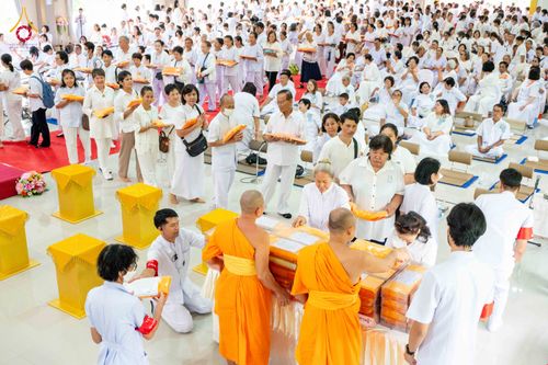 ภาพ No.346561:วันอาทิตย์ที่ 30 สิงหาคม พ.ศ.2569 พิธีทอดผ้าป่า สวดธรรมจักรกัปปวัตนสูตรกลั่นแผ่นดินโปรยรัตนชาติ  สถาปนาองค์พระเจดีย์เพื่อสร้างสันติภาพโลก  ณ ศูนย์ปฏิบัติธรรมพนมสารคาม (เพชรตะวัน) จังหวัดฉะเชิงเทรา