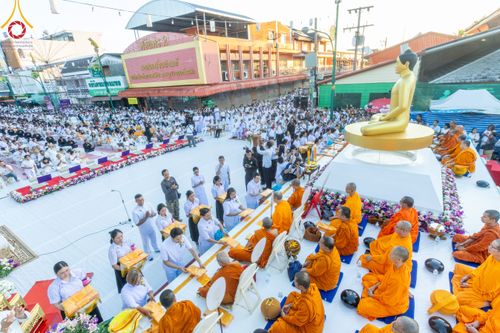 ภาพ No.311188:วันเสาร์ที่ 28 กุมภาพันธ์ พ.ศ. 2569 พิธีตักบาตรพระมหากุศล 11,250 รูป เฉลิมฉลอง 1,250 ปีศรีธรรมราชเจดีย์ สู่มรดกโลก ณ ถนนราชดำเนิน บริเวณหน้าวัดพระมหาธาตุวรมหาวิหาร อ.เมือง จ.นครศรีธรรมราช