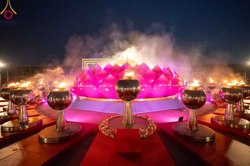 ภาพ No.90242:พิธีจุดประทีป 20,000 ดวง บูชาพระมหาธรรมกายเจดีย์ และบูชาพระมงคลเทพมุนี(สด จนฺทสโร) พระผู้ปราบมาร วันอังคารที่ 10 ตุลาคม พ.ศ. 2566 ณ ลานธรรมพระมหาธรรมกายเจดีย์ วัดพระธรรมกาย จ.ปทุมธานี