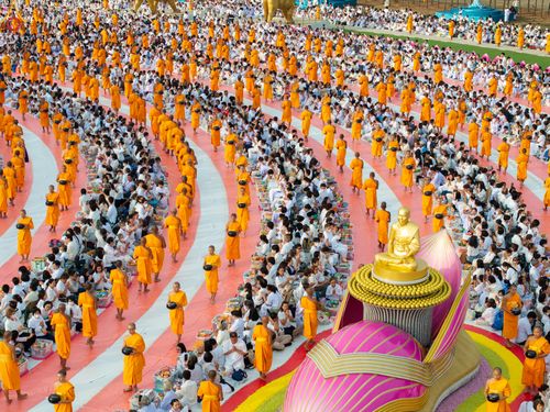 ภาพ No.302655:วันที่ 24 มกราคม พ.ศ. 2569 พิธีตักบาตรพระธรรมยาตรา(ภาพชุดที่ 2) ณ อนุสรณ์สถานลำดับที่ 5 สถานที่เผยแผ่วิชชาธรรมกายครั้งแรก อนุสรณ์สถานบางปลา วัดบางปลา อำเภอบางเลน จังหวัดนครปฐม ในโครงการธรรมยาตรา กตัญญูบูชา มหาปูชนียาจารย์ พระมงคลเทพมุนี(สด จนฺทสโร) พระผู