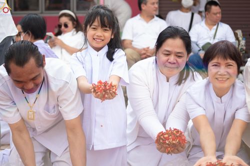 ภาพ No.294987:วันที่ 14 มกราคม พ.ศ. 2569 พิธีต้อนรับพระธรรมยาตรา อนุสรณ์สถานลำดับที่ 4  สถานที่เกิดด้วยกายธรรม ณ วัดโบสถ์บน ต.บางคูเวียง จ.นนทบุรี ในโครงการธรรมยาตรา กตัญญูบูชา มหาปูชนียาจารย์ พระมงคลเทพมุนี(สด จนฺทสโร) พระผู้ปราบมาร อนุสรณ์สถาน 7 แห่ง ปีที่ 14