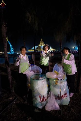 ภาพ No.301648:ภาพเบื้องหลังอาสาสมัครรวมใจ ชุดที่ 4 ในโครงการธรรมยาตรา กตัญญูบูชา มหาปูชนียาจารย์ พระมงคลเทพมุนี(สด จนฺทสโร) พระผู้ปราบมาร อนุสรณ์สถาน 7 แห่ง ปีที่ 14