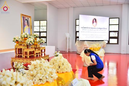 ภาพ No.327414:วันศุกร์ที่ 1 พฤษภาคม พ.ศ. 2569 รวมใจพสกนิกรชาวอำเภอคลองหลวง ประดิษฐ์ดอกไม้จันทน์ เพื่อใช้ในพิธีถวายดอกไม้จันทน์ในงานพระราชพิธีถวายพระเพลิงพระบรมศพ สมเด็จพระนางเจ้าสิริกิติ์ พระบรมราชินีนาถ พระบรมราชชนนีพันปีหลวง ณ วัดพระธรรมกาย
