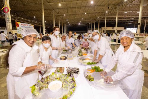 ภาพ No.305225:วันที่ 29 มกราคม พ.ศ. 2569 พิธีถวายภัตตาหารเป็นสังฆทาน แด่พระธรรมยาตรา ณ วัดพระธรรมกาย  จังหวัดปทุมธานี ในโครงการธรรมยาตรา กตัญญูบูชา มหาปูชนียาจารย์ พระมงคลเทพมุนี(สด จนฺทสโร) พระผู้ปราบมาร อนุสรณ์สถาน 7 แห่ง ปีที่ 14