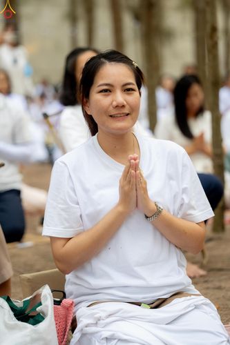 ภาพ No.290078:วันที่ 6 มกราคม พ.ศ. 2569 พิธีจุดประทีปถวายเป็นพุทธบูชา และบูชาธรรมมหาปูชนียาจารย์ (ภาพชุดที่ 2) ณ อนุสรณ์สถานมหาวิหารพระมงคลเทพมุนี (โลตัสแลนด์) อ.สองพี่น้อง จ.สุพรรณบุรี ในโครงการธรรมยาตรา กตัญญูบูชา มหาปูชนียาจารย์ พระมงคลเทพมุนี(สด จนฺทสโร) พระผู้ปรา