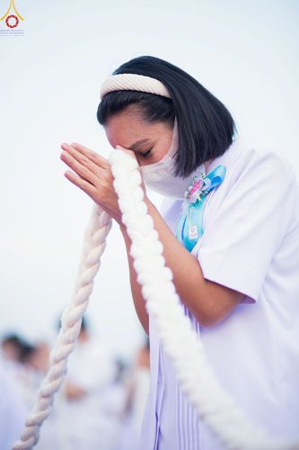 ภาพ No.79228:พิธีอัญเชิญองค์พระบรมพุทธเจ้า 24 องค์ เวียนประทักษิณรอบพระมหาธรรมกายเจดีย์ ณ วัดพระธรรมกาย  วันที่ 2 เมษายน พ.ศ. 2566