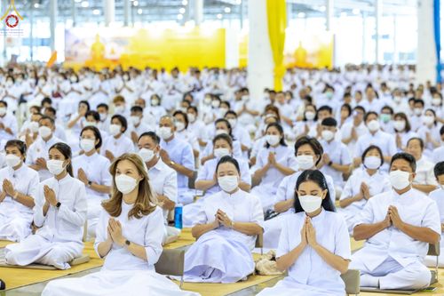 ภาพ No.83035:พิธีตักบาตร ณ บ้านแก้วเรือนทองคุณยายอาจารย์ฯ พิธีบูชาข้าวพระ ณ สภาธรรมกายสากล วัดพระธรรมกาย ในวันอาทิตย์ต้นเดือนที่ 2 ก.ค. พ.ศ.2566