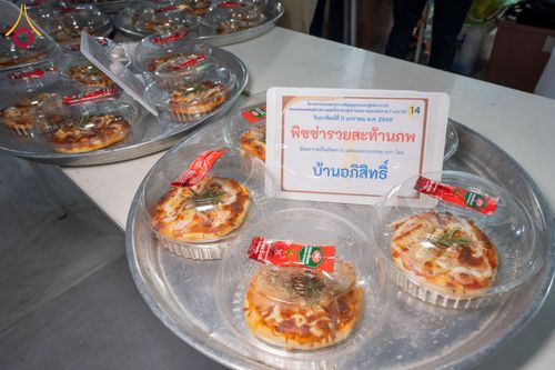 ภาพ No.292281:วันที่ 11 มกราคม พ.ศ. 2569 พิธีถวายภัตตาหารเป็นสังฆทาน แด่พระธรรมยาตรา ในโครงการธรรมยาตรา กตัญญูบูชา มหาปูชนียาจารย์ พระมงคลเทพมุนี(สด จนฺทสโร) พระผู้ปราบมาร อนุสรณ์สถาน 7 แห่ง ปีที่ 14 ณ  อนุสรณ์สถานลำดับที่ 2  สถานที่ตั้งมโนปณิธานบวชตลอดชีวิต อนุสรณ์สถ