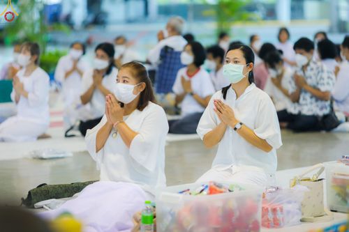 ภาพ No.80294:พิธีตักบาตรฉลองพระใหม่ ในโครงการบรรพชาอุปสมบทหมู่วันคุ้มครองโลก ณ สภาธรรมกายสากล วัดพระธรรมกาย วันอาทิตย์ที่ 16 เมษายน พ.ศ.2566