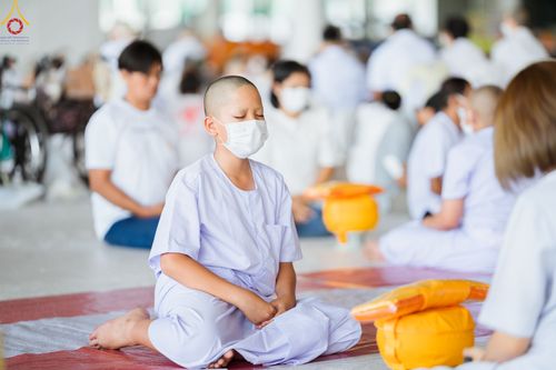 ภาพ No.79337:พิธีขอขมา มอบบาตรและผ้าไตร ในโครงการบรรพชาสามเณรฟื้นฟูพระพุทธศาสนาทั่วไทย โครงการอบรมยุวธรรมทายาท มัชฌิมธรรมทายาท และธรรมทายาทรุ่นอุดมศึกษา ณ สภาธรรมกายสากล วัดพระธรรมกาย วันเสาร์ที่ 1 เมษายน พ.ศ. 2566