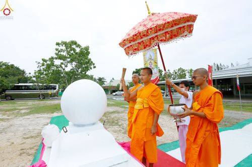 ภาพ No.83295:พิธีถวายสังฆทานคณะสงฆ์ 85 รูป  และพิธีทอดผ้าป่ายกช่อฟ้าดวงแก้ว มหาวิหารหลวงปู่  วันอาทิตย์ที่ 18 มิถุนายน 2566 ณ ศูนย์ปฏิบัติธรรมภาคใต้ อ.บางกล่ำ จ.สงขลา