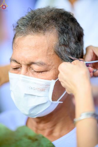 ภาพ No.78633:พิธีตัดปอยผมและปลงผมนาคธรรมทายาท  โครงการบรรพชาและอุปสมบทหมู่ วันคุ้มครองโลก วันที่ 26 มีนาคม พ.ศ.2566 ณ หมู่บ้านบรรลุธรรม วัดพระธรรมกาย