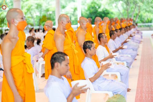 ภาพ No.83564:พิธีตัดปอยผมและปลงผม ในโครงการบรรพชาอุปสมบทหมู่ ธรรมทายาทรุ่นเข้าพรรษา ณ วัดพระธรรมกาย วันอาทิตย์ที่ 16 กรกฎาคม พ.ศ.2566