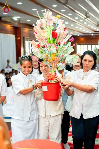 ภาพ No.304456:วันที่ 27 มกราคม พ.ศ. 2569 พิธีทอดผ้าป่าทำนุบำรุงศาสนสถาน ณ วัดบางไผ่นารถ ต.บางไทรป่า อ.บางเลน จ.นครปฐม ในโครงการธรรมยาตรา กตัญญูบูชา มหาปูชนียาจารย์ พระมงคลเทพมุนี(สด จนฺทสโร) พระผู้ปราบมาร อนุสรณ์สถาน 7 แห่ง ปีที่ 14