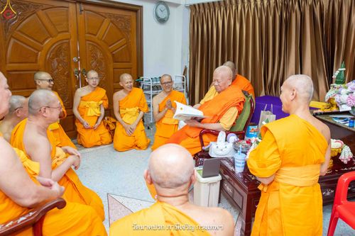 ภาพ No.342155:วันศุกร์ที่ 31 กรกฎาคม พ.ศ.2569 พระภิกษุวัดพระธรรมกาย ทำวัตรพระผู้ใหญ่เนื่องในวันเข้าพรรษา