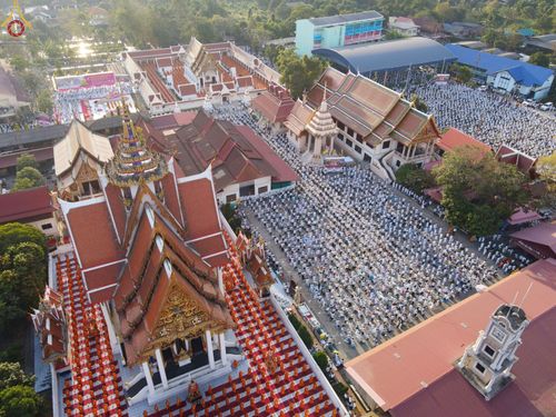 ภาพ No.73234:พิธีจุดประทีปถวายเป็นพุทธบูชา และบูชาธรรมมหาปูชนียาจารย์ ในโครงการธรรมยาตรากตัญญูบูชา มหาปูชนียาจารย์ พระมงคลเทพมุนี(สด จนฺทสโร) พระผู้ปราบมาร ปีที่ 11 ณ อนุสรณ์สถานลำดับที่ 4 สถานที่เกิดด้วยกายธรรม วัดโบสถ์ (บน) บางคูเวียง อ.บางกรวย จ.นนทบุรี วันที่ 21 