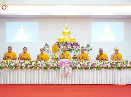 ภาพ No.65441:พิธีขอขมาผู้ปกครอง โดยนาคธรรมทายาท ในโครงการอุปสมบทบูชาธรรม มหาปูชนียาจารย์ประจำปี 2565 วันที่ 19 พฤศจิกายน พ.ศ. 2565 ณ ศูนย์ปฏิบัติธรรมลำปาง