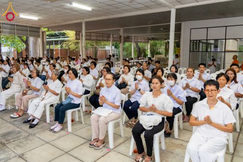 ภาพ No.316095:วันศุกร์ที่ 27 มีนาคม พ.ศ. 2569 พิธีบำเพ็ญกุศล คุณพ่อณรงค์ จินตมากุล  สิริอายุ 99 ปี 11 เดือน โยมบิดา พระครูปลัดรัตนวีรวัฒน์ (รังสฤษดิ์ อิทฺธิจินตโก) ที่ปรึกษาเจ้าคณะจังหวัดปทุมธานี เจ้าอาวาสวัดพระธรรมกาย  ณ ห้องปลูกศรัทธา 2 วัดพระธรรมกาย ปทุมธานี