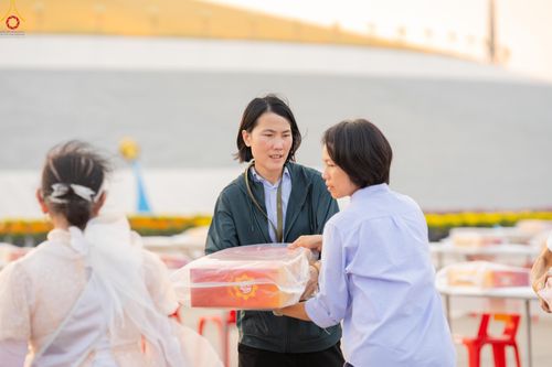 ภาพ No.322560:วันที่ 17 เมษายน พ.ศ.2569 การเรียงกล่องไทยธรรม เรียงน้ำดื่ม เรียงร่ม ณ ลานธรรมพระมหาธรรมกายเจดีย์ เพื่องานถวายมหาสังฆทาน 40,000 กว่าวัดทั่วประเทศ วันคุ้มครองโลก 22 เมษายน พ.ศ.2569 วัดพระธรรมกาย