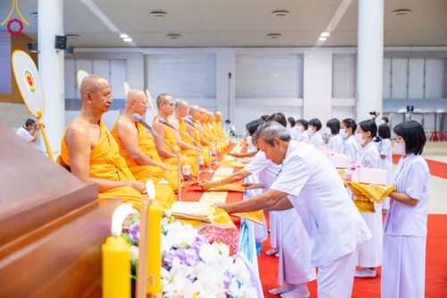 ภาพ No.90842:พิธีบำเพ็ญกุศลสวดพระอภิธรรม  อุบาสกถาวร พรหมถาวร (อุบาสกผู้ปั้นพระ) คืนที่ 4 วันอังคารที่ 17 ตุลาคม พ.ศ. 2566 ณ ห้องแก้วสารพัดนึก 1 สภาธรรมกายสากล วัดพระธรรมกาย จ.ปทุมธานี