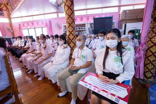 ภาพ No.73706:พิธีเจริญพระพุทธมนต์ ปฏิบัติธรรม มอบทุนการศึกษา ถวายสังฆทาน 106 วัด เพื่อถวายเป็นพุทธบูชา และขับเคลื่อนโครงการหมู่บ้านรักษาศีล 5  โดยคณะสงฆ์จังหวัดนนทบุรี คณะศิษยานุศิษย์วัดพระธรรมกาย โครงการธรรมยาตราฯ ปีที่ 11 ณ วัดตะเคียน อ.บางกรวย จ.นนทบุรี วันที่ 21 