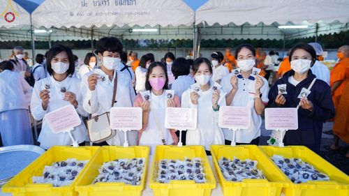 ภาพ No.73758:พิธีถวายภัตตาหารเป็นสังฆทาน แด่คณะพระธรรมยาตราฯ ในโครงการธรรมยาตรากตัญญูบูชา มหาปูชนียาจารย์ พระมงคลเทพมุนี(สด จนฺทสโร) พระผู้ปราบมาร อนุสรณ์สถาน 7 แห่ง ปีที่ 11 วันที่ 22 มกราคม พ.ศ. 2566