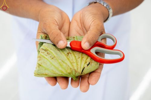 ภาพ No.65571:พิธีปลงผม และพิธีขอขมามอบผ้าไตร นาคธรรมทายาท ในโครงการอุปสมบทบูชาธรรม มหาปูชนียาจารย์ประจำปี 2565 ณ ศูนย์ปฏิบัติธรรมภาคใต้ บางกล่ำ จ.สงขลา วันที่ 19 พฤศจิกายน พ.ศ. 2565