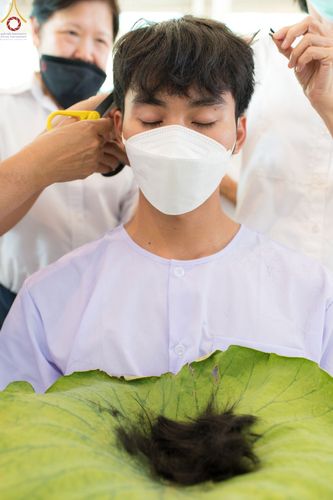 ภาพ No.63589:พิธีปลงผมนาคธรรมทายาท โครงการอุปสมบทบูชาธรรม มหาปูชนียาจารย์ประจำปี 2565 วันที่ 19 พฤศจิกายน พ.ศ. 2565 ณ สภาธรรมกายสากล วัดพระธรรมกาย