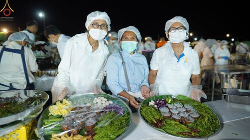 ภาพ No.74095:พิธีถวายภัตตาหารเป็นสังฆทาน แด่คณะพระธรรมยาตราฯ ในโครงการธรรมยาตรากตัญญูบูชา มหาปูชนียาจารย์ พระมงคลเทพมุนี(สด จนฺทสโร) พระผู้ปราบมาร อนุสรณ์สถาน 7 แห่ง ปีที่ 11 วันที่ 25 มกราคม พ.ศ. 2566