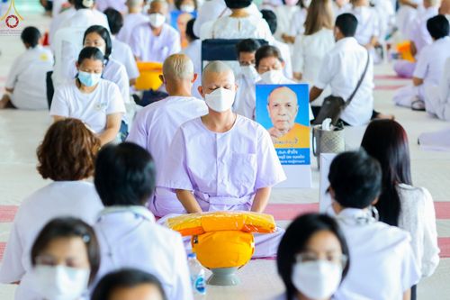 ภาพ No.63889:พิธีขอขมาและมอบผ้าไตรแด่นาคธรรมทายาท โครงการอุปสมบทบูชาธรรมมหาปูชนียาจารย์ วันอาทิตย์ที่ 20 พฤศจิกายน พ.ศ. 2565