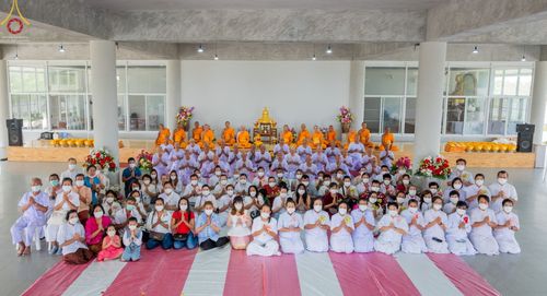 ภาพ No.65669:พิธีปลงผมและพิธีขอขมา มอบบาตรกับผ้าไตร ในโครงการอุปสมบทบูชาธรรม มหาปูชนียาจารย์ประจำปี 2565 ณ ศูนย์ปฎิบัติธรรมสมุทรปราการ(บางบ่อ)  วันอาทิตย์ที่ 20 พฤศจิกายน พ.ศ. 2565