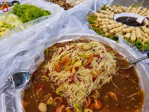 ภาพ No.105554:พิธีถวายภัตตาหารเป็นสังฆทาน แด่คณะพระธรรมยาตราฯ ในโครงการธรรมยาตรากตัญญูบูชา มหาปูชนียาจารย์ พระมงคลเทพมุนี(สด จนฺทสโร) พระผู้ปราบมาร อนุสรณ์สถาน 7 แห่ง ปีที่ 12 วันที่ 3 มกราคม พ.ศ. 2567 ณ สภาธรรมกายสากล วัดพระธรรมกาย