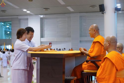 ภาพ No.311652:วันอาทิตย์ต้นเดือนที่ 1 มีนาคม พ.ศ.2569 สัมมนาพิเศษ พิธีมอบรูปหล่อโลหะหลวงปู่วัดปากน้ำ พระมงคลเทพมุนี พิธีมุทิตาสักการะในโอกาสพระครูปลัดรัตนวีรวัฒน์(รังสฤษดิ์ อิทธิจินฺตโก) เจ้าอาวาสวัดพระธรรมกาย  ดำรงตำแหน่งเป็น “ที่ปรึกษาเจ้าคณะจังหวัดปทุมธานี”  ณ ห้อง