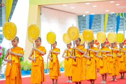 ภาพ No.338934:วันอาทิตย์ที่ 12 กรกฎาคม พ.ศ.2569 พิธีมุทิตาผู้สอบได้เปรียญธรรม ประโยค 1-2 ถึง ป.ธ.9 และ บ.ศ.1-2 ถึง บ.ศ.6 สำนักศาสนศึกษาวัดพระธรรมกาย ประจำปี 2569, พิธีมอบตราตั้งแต่งตั้งอาจารย์ใหญ่ สำนักศาสนศึกษาวัดพระธรรมกาย