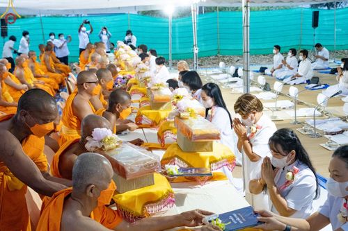 ภาพ No.69982:พิธีถวายภัตตาหารเป็นสังฆทาน แด่คณะพระธรรมยาตราฯ ในโครงการธรรมยาตราฯ ปีที่ 11 ณ อนุสรณ์สถานมหาวิหารพระมงคลเทพมุนี อ.สองพี่น้อง จ.สุพรรณบุรี วันที่ 10 มกราคม พ.ศ. 2566