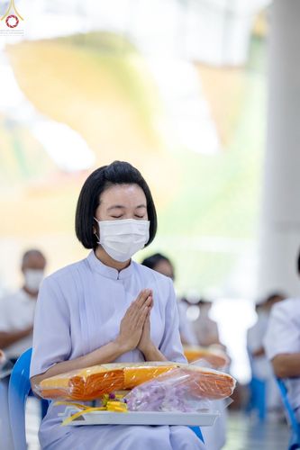 ภาพ No.75435:พิธีสวดพระพุทธมนต์และถวายภัตตาหารเป็นสังฆทาน เนื่องในวันมหาปูชนียาจารย์ วันที่ 3 กุมภาพันธ์ พ.ศ. 2565 ณ วัดพระธรรมกาย อ.คลองหลวง จ.ปทุมธานี