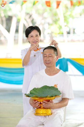 ภาพ No.338264:วันอาทิตย์ที่ 5 กรกฎาคม พศ.2569 พิธีตัดปอยผมธรรมทายาทนานาชาติ IDOP รุ่นที่ 21 จากประเทศจีน มาเลเซีย สิงคโปร์ และไต้หวัน ณ โถงช้าง วัดพระธรรมกาย