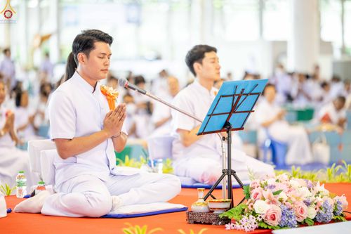 ภาพ No.345323:วันพฤหัสบดีที่ 27 สิงหาคม พ.ศ.2569 พิธีตักบาตรในวันธรรมชัย ณ สภาธรรมกายสากล วัดพระธรรมกาย ปทุมธานี