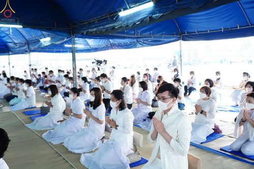 ภาพ No.73853:พิธีถวายภัตตาหารเป็นสังฆทาน แด่คณะพระธรรมยาตราฯ ในโครงการธรรมยาตรากตัญญูบูชา มหาปูชนียาจารย์ พระมงคลเทพมุนี(สด จนฺทสโร) พระผู้ปราบมาร อนุสรณ์สถาน 7 แห่ง ปีที่ 11 วันที่ 23 มกราคม พ.ศ. 2566