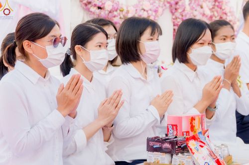 ภาพ No.73540:พิธีตักบาตรพระธรรมยาตราฯ ในโครงการธรรมยาตรากตัญญูบูชา มหาปูชนียาจารย์ พระมงคลเทพมุนี(สด จนฺทสโร) พระผู้ปราบมาร ปีที่ 11 ณ อนุสรณ์สถานลำดับที่ 4 สถานที่เกิดด้วยกายธรรม วัดโบสถ์ (บน) บางคูเวียง อ.บางกรวย จ.นนทบุรี วันที่ 22 มกราคม พ.ศ. 2566