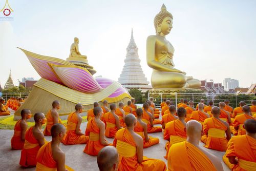 ภาพ No.74309:พุทธบุตรธรรมยาตรา ปฏิบัติธรรมและบันทึกภาพประวัติศาสตร์ ในโครงการธรรมยาตรากตัญญูบูชา มหาปูชนียาจารย์ พระมงคลเทพมุนี(สด จนฺทสโร) พระผู้ปราบมาร อนุสรณ์สถาน 7 แห่ง ปีที่ 11 ณ อนุสรณ์สถานลำดับที่ 6 สถานที่ค้นคว้าและเผยแผ่วิชาธรรมกาย วัดปากน้ำภาษีเจริญ กรุงเทพ