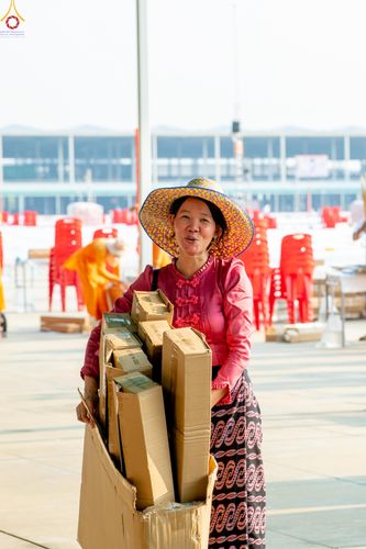 ภาพ No.323082:วันที่ 19 เมษายน พ.ศ.2569 การเรียงกล่องไทยธรรม , เตรียมงานจราจร เพื่องานถวายมหาสังฆทาน 40,000 กว่าวัดทั่วประเทศ วันคุ้มครองโลก 22 เมษายน พ.ศ.2569 วัดพระธรรมกาย