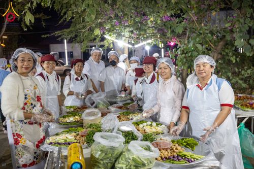 ภาพ No.293699:วันที่ 14 มกราคม พ.ศ. 2569  พิธีถวายภัตตาหารเป็นสังฆทาน แด่พระธรรมยาตรา  ณ วัดสองพี่น้อง ต.ต้นตาล อ.สองพี่น้อง จ.สุพรรณบุรี  ในโครงการธรรมยาตรา กตัญญูบูชา มหาปูชนียาจารย์  พระมงคลเทพมุนี(สด จนฺทสโร) พระผู้ปราบมาร  อนุสรณ์สถาน 7 แห่ง ปีที่ 14